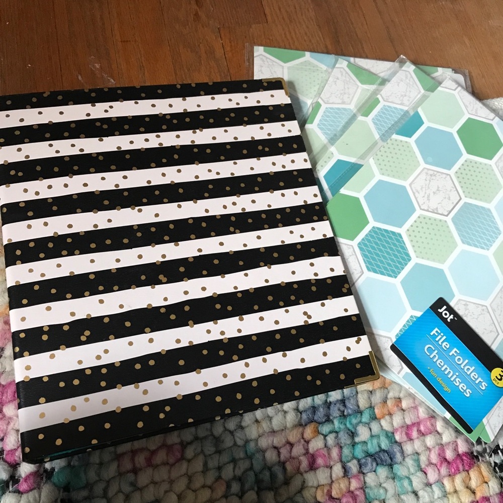 NWOT binder and folders